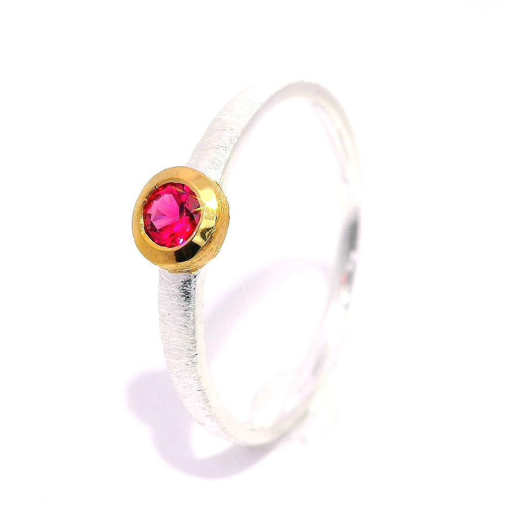 Spinel ring, partly gold-plated 5µ