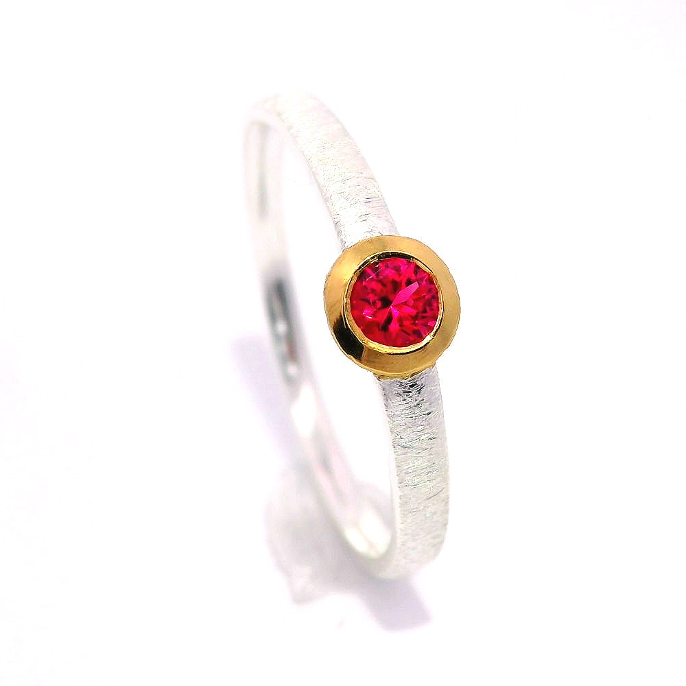 Spinel ring, partly gold-plated 5µ
