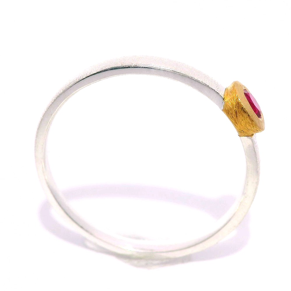 Spinel ring, partly gold-plated 5µ